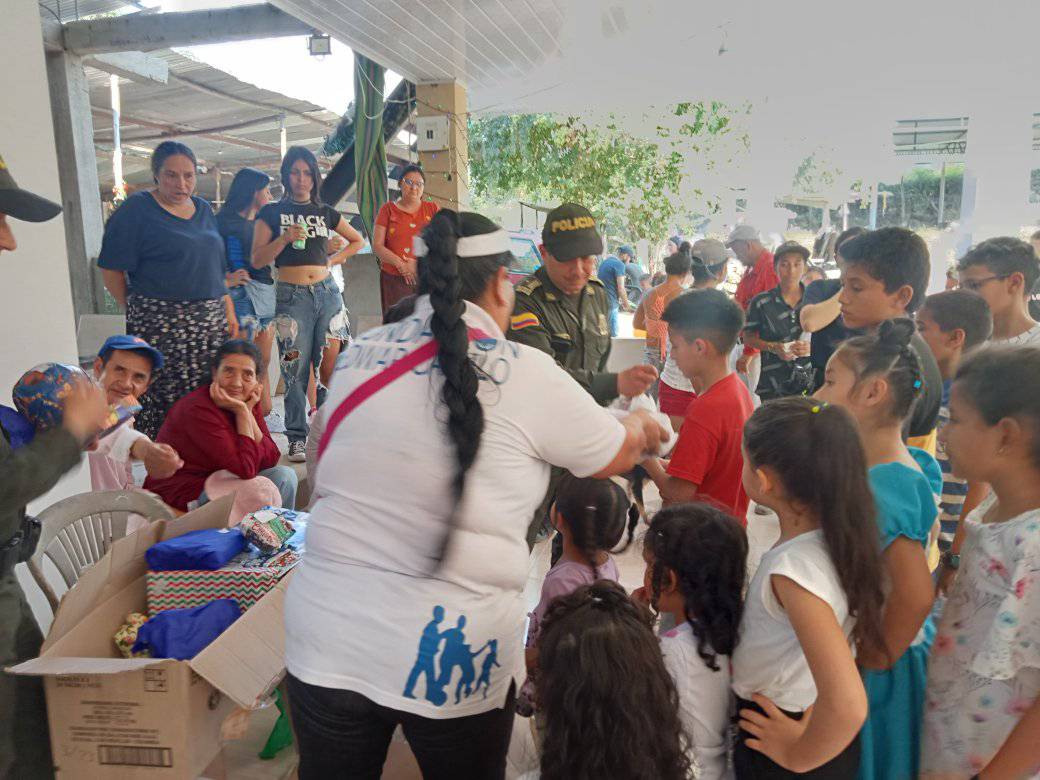 Entrega de regalos en Pandi